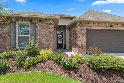 9232 Falling Oak Dr, Baton Rouge, LA 70817