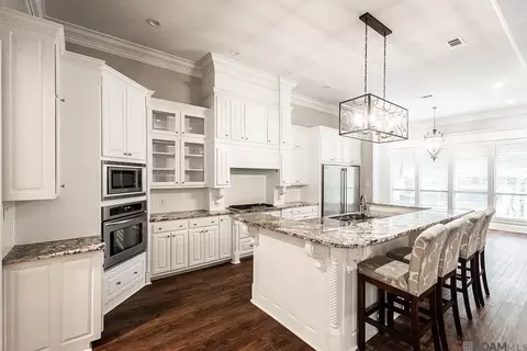 Kitchen - 21495 Yellowfin Dr, Springfield, LA 70462 photo 4 of 4