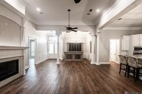 Living - 21495 Yellowfin Dr, Springfield, LA 70462 photo 2 of 3