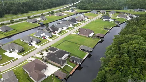 View/Area - 21495 Yellowfin Dr, Springfield, LA 70462 photo 4 of 5