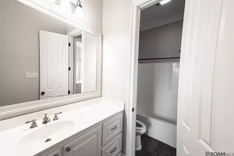 Bath - 21495 Yellowfin Dr, Springfield, LA 70462 photo 6 of 9