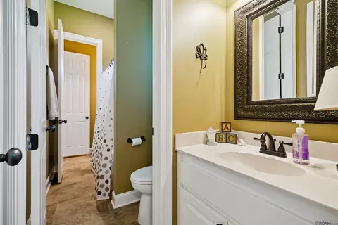 Bath - 29700 Henderson Ln, Walker, LA 70785 photo 6 of 9