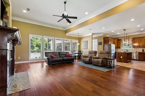 Living - 29700 Henderson Ln, Walker, LA 70785 photo 1 of 2