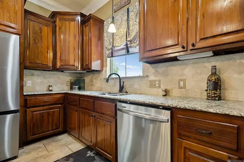 Kitchen - 29700 Henderson Ln, Walker, LA 70785 photo 3 of 4