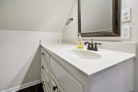Bath - 29700 Henderson Ln, Walker, LA 70785 photo 9 of 9