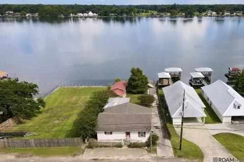 9554 False River Dr, New Roads, LA 70760
