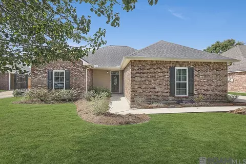 38199 Willow Lk E, Prairieville, LA 70769