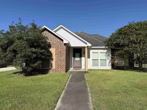 525 Daphne Dr, Gonzales, LA 70737