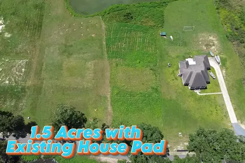 8573 New River Rd, Saint Amant, LA 70774
