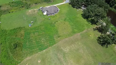 8573 New River Rd, Saint Amant, LA 70774