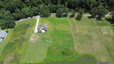 8573 New River Rd, Saint Amant, LA 70774