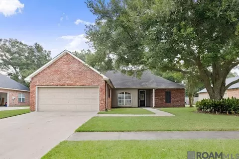 17204 Fountainbleau Dr, Prairieville, LA 70769