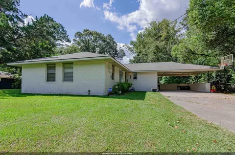 660 Lakeview Dr, Denham Springs, LA 70726