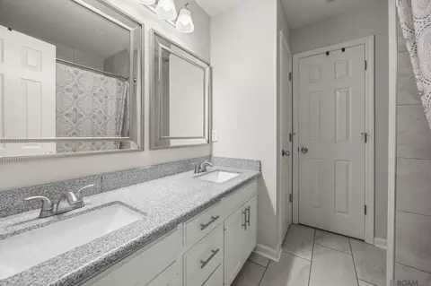 Bath - 13571 S S Trce, Walker, LA 70785 photo 1 of 3