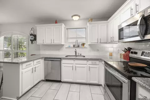 Kitchen - 13571 S S Trce, Walker, LA 70785 photo 2 of 3
