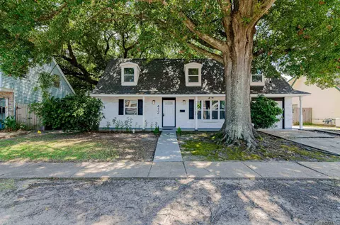 412 Fairway Dr, Laplace, LA 70068