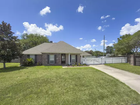 18116 Lake Indigo Dr, Baton Rouge, LA 70817