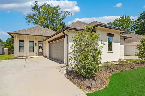 3832 Villa Michel Dr, Baton Rouge, LA 70817