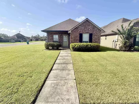 25274 Cross Lake Ave, Livingston, LA 70754
