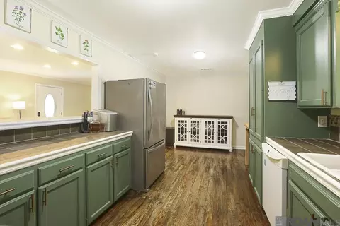 Kitchen - 14210 Tack Covington Rd, Walker, LA 70785 photo 3 of 3