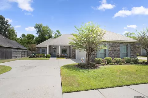 11376 Oak Run Dr, Geismar, LA 70734