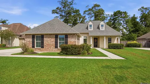 8929 Greenleaves Dr, Denham Springs, LA 70726