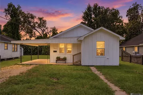 211 E Caldwell St, Gonzales, LA 70737