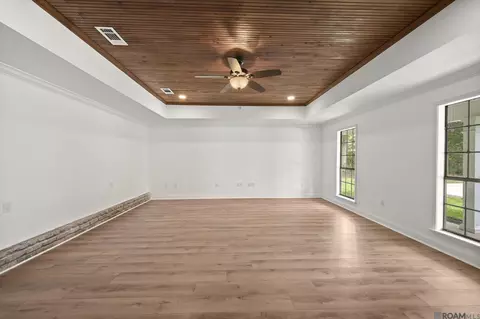Living - 30051 Peak Ln, Walker, LA 70785 photo 2 of 4