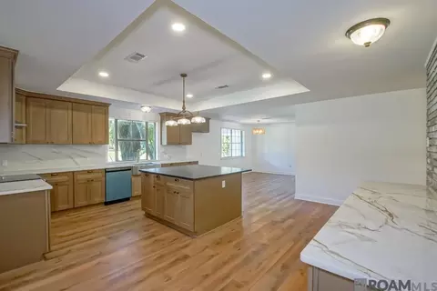 Kitchen - 30051 Peak Ln, Walker, LA 70785 photo 2 of 5