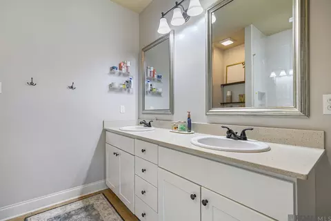 Bath - 32714 Maci Dr, Walker, LA 70785 photo 4 of 5
