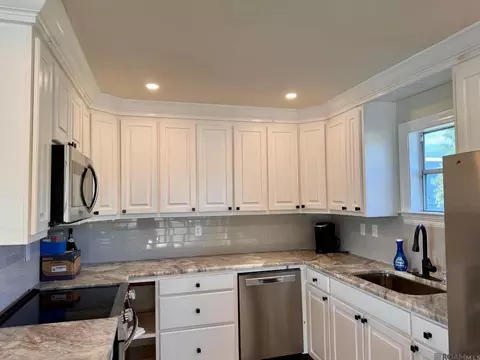 Kitchen - 32916 Rivergate Cir, Springfield, LA 70462 photo 2 of 3
