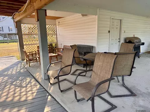 Exterior - 32916 Rivergate Cir, Springfield, LA 70462 photo 3 of 6