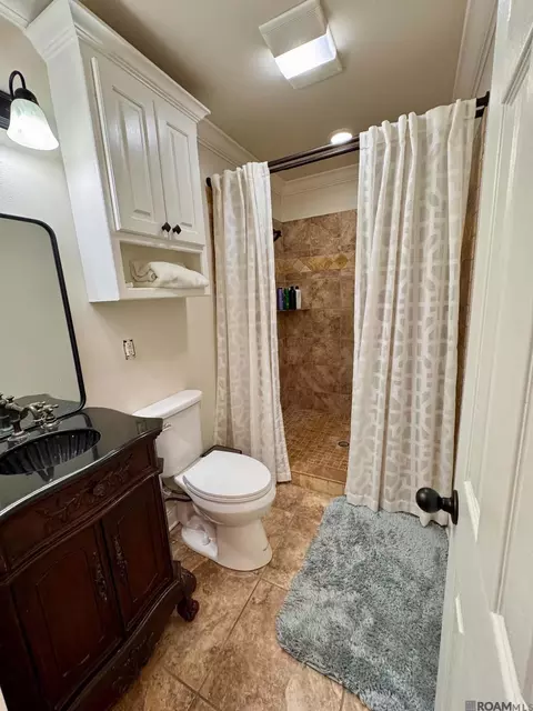 Bath - 32916 Rivergate Cir, Springfield, LA 70462 photo 1 of 2