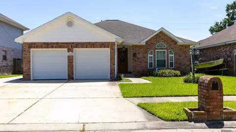 312 River Village Dr, Destrehan, LA 70047