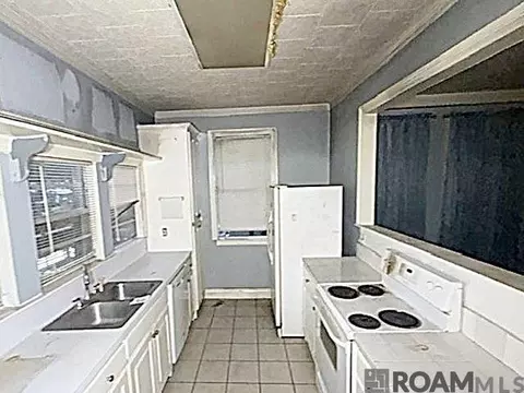 Kitchen - 13065 Fox St, Maurepas, LA 70449 photo 1 of 1