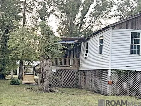 Exterior - 13065 Fox St, Maurepas, LA 70449 photo 2 of 5