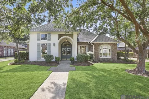 1624 Plantation Oaks Dr, Baton Rouge, LA 70810