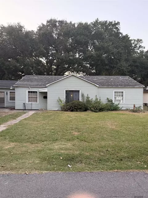 520 W 11th St, Crowley, LA 70526