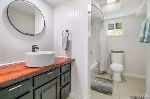 Bath - 14831 Paradise Rd, Maurepas, LA 70449 photo 2 of 2