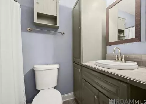 Bath - 14162 Forest Glen Ln, Walker, LA 70785 photo 2 of 2