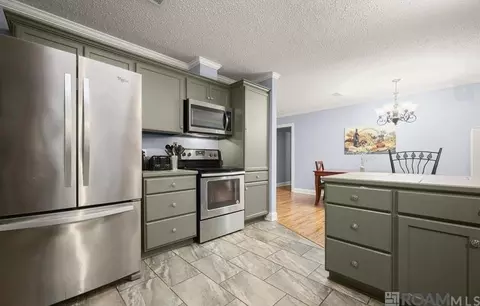 Kitchen - 14162 Forest Glen Ln, Walker, LA 70785 photo 2 of 2