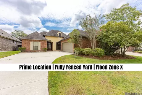 8905 Foxgate Dr, Baton Rouge, LA 70809