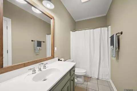 Bath - 27561 Country Dr, Walker, LA 70785 photo 1 of 3