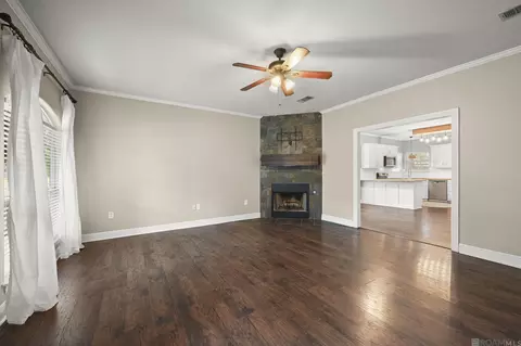 Living - 27561 Country Dr, Walker, LA 70785 photo 4 of 4