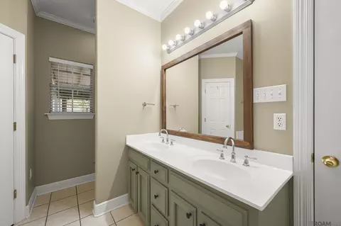 Bath - 27561 Country Dr, Walker, LA 70785 photo 3 of 3