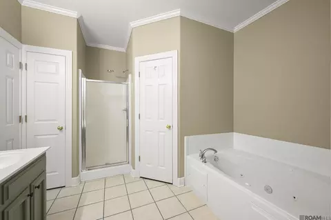 Bath - 27561 Country Dr, Walker, LA 70785 photo 2 of 3