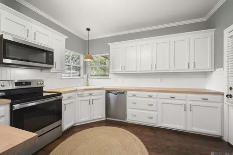 Kitchen - 27561 Country Dr, Walker, LA 70785 photo 2 of 2