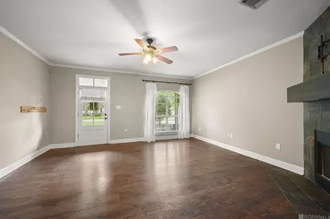 Living - 27561 Country Dr, Walker, LA 70785 photo 2 of 4