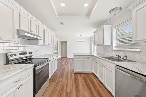 Kitchen - 13973 Guy St, Walker, LA 70785 photo 2 of 3
