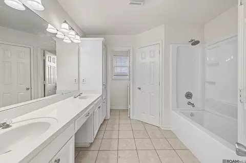 Bath - 13973 Guy St, Walker, LA 70785 photo 2 of 3
